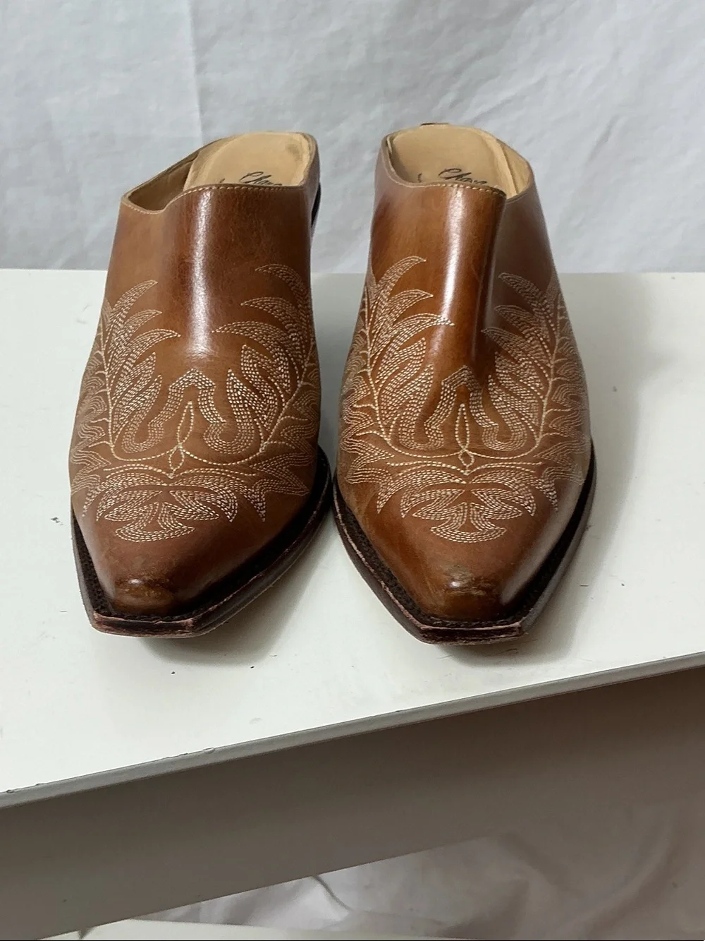 Lucchese Charlie 1 Horse Embroidered Tan Leather Snip Toe Mule - Picture 3 of 12